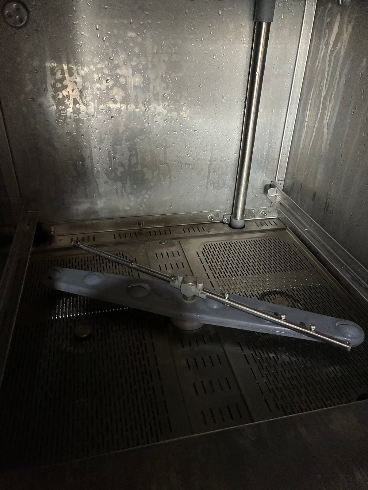 500 - USED Dishwasher Undercounter, door type, front loading, 23-5/8"W, (20/30 or 60) racks/hour capacity, high tem (Copy)