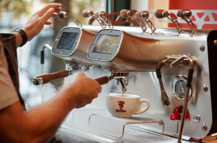 How to Choose an Espresso Machine Size for Commercial Use?